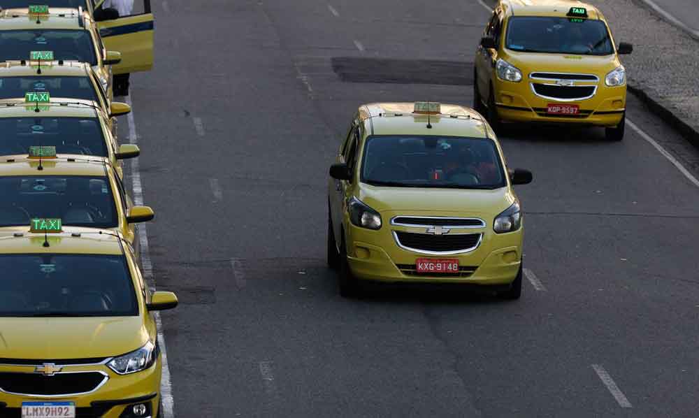 Auxílio de R$ 1.000 será pago a 245 mil taxistas nesta terça-feira