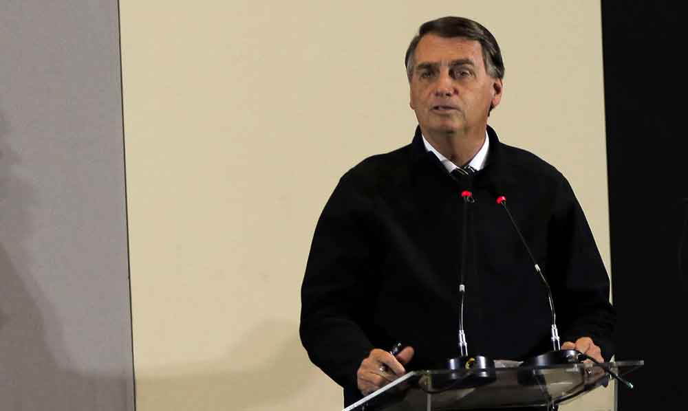 Bolsonaro anuncia desoneração da folha de pagamento para a saúde