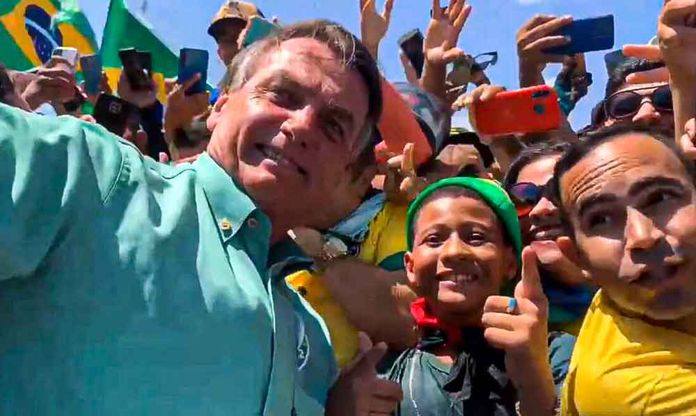 Impossível governar mais 4 anos com STF fazendo ativismo, diz Bolsonaro
