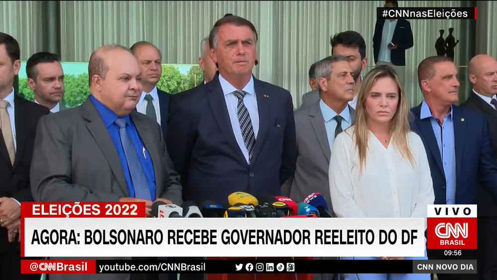 Bolsonaro recebe apoio do governador reeleito do Distrito Federal