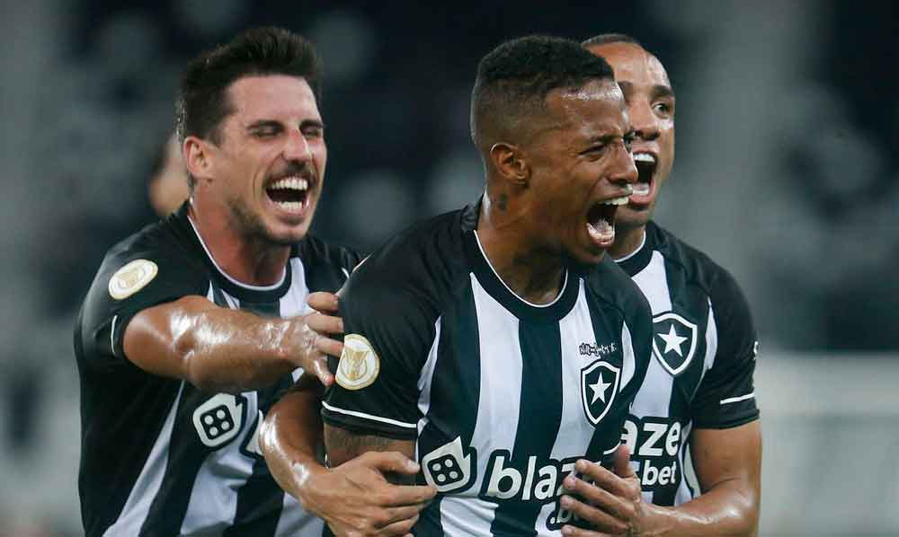 Botafogo vence Bragantino e aumenta chances de vaga na Libertadores