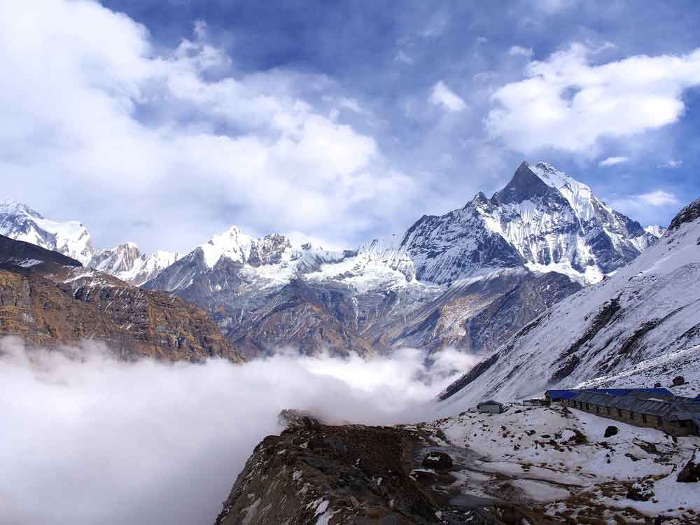 Avalanche no Himalaia deixa pelo menos 10 mortos e 18 continuam desaparecidos