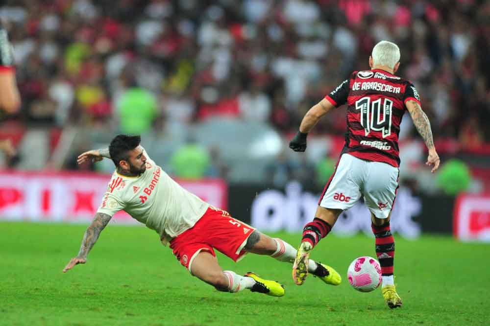 Flamengo pressiona, mas Keiller brilha e Inter segura empate no Maracanã