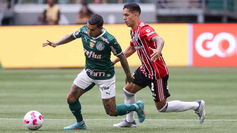 Com dois expulsos, Felipe Alves pega pênalti e São Paulo e Palmeiras empatam