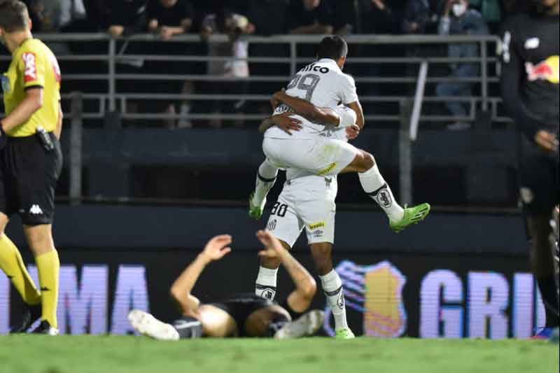 Santos vence o Bragantino fora de casa e mantém vivo sonho de vaga na Libertadores