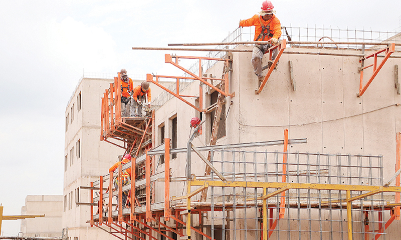 Inflação da construção civil cai para 0,08% em fevereiro, diz IBGE
