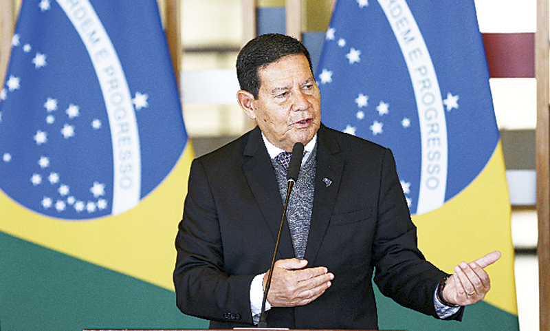 Mourão apresenta estrutura do gabinete da Vice-Presidência a Geraldo Alckmin