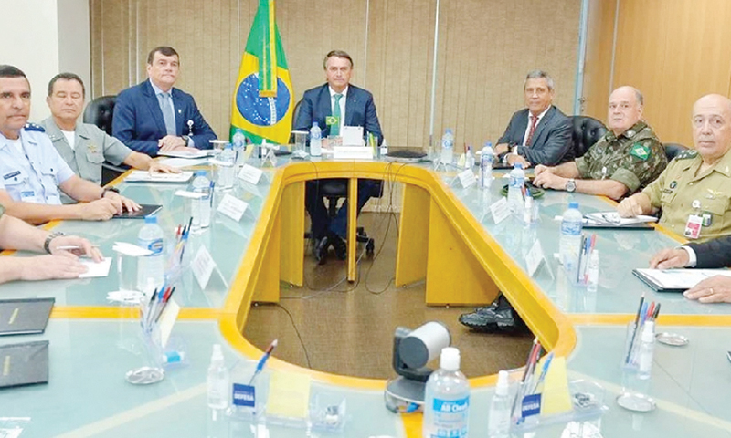 Comandantes cobram ação de Bolsonaro para conter atos em frente a quartéis
