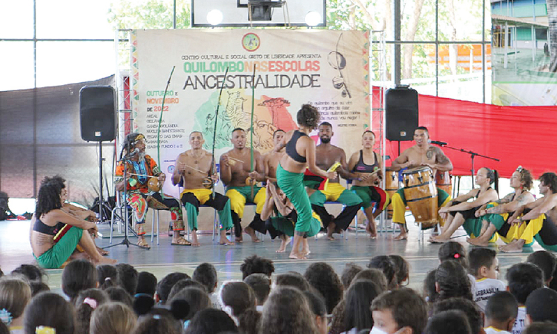 Circula pelas escolas públicas do DF o espetáculo Quilombos da Liberdade – Ancestralidade
