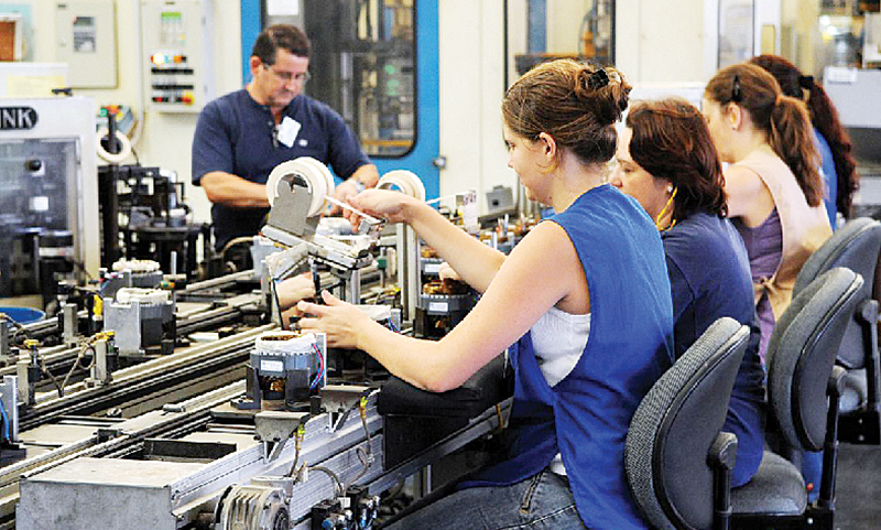 Atividade industrial desacelera em novembro, diz CNI