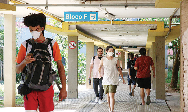Uso de máscaras volta a ser obrigatório em ambientes fechados da universidade