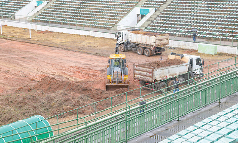 No Gama, gramado do Estádio Bezerrão está passando por reforma