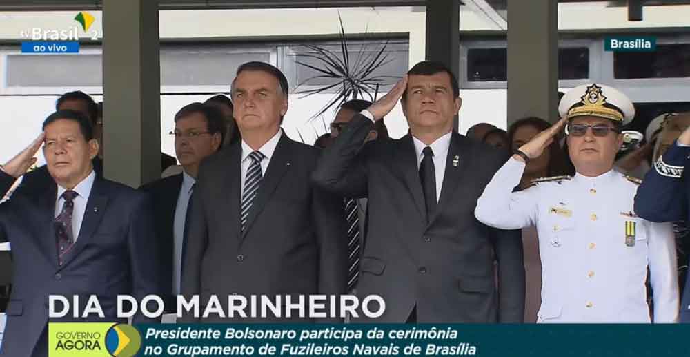 Bolsonaro participa, em Brasília, de homenagem pelo Dia do Marinheiro