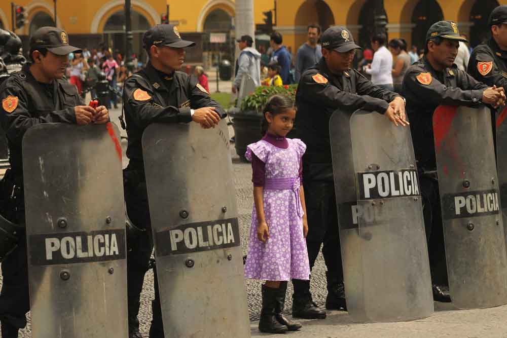 Peru: novo governo declara estado policial em meio a protestos