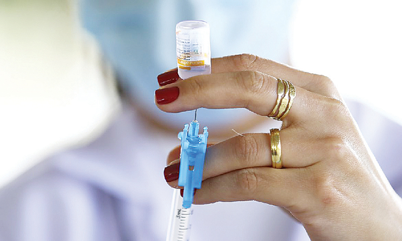 Vacinação em massa em Serrana reduz casos graves e mortes por covid