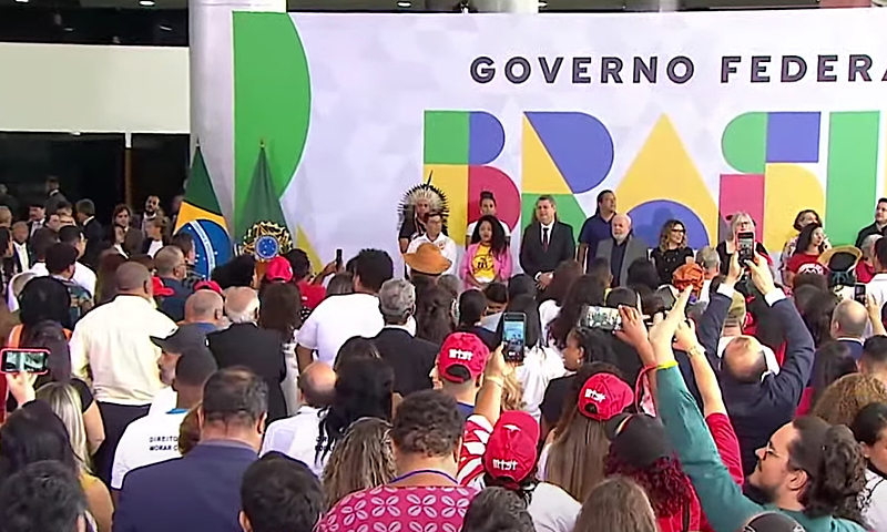 Lula assina decreto que cria Conselho de Participação Social