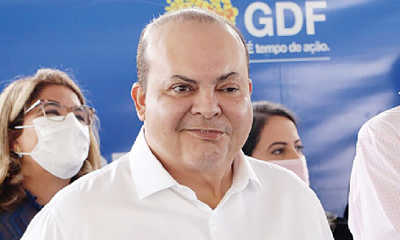 Celular de governador afastado, Ibaneis Rocha, é entregue à Polícia Federal