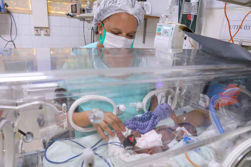 Neonatologia do HRC cuida de bebês prematuros e de suas famílias