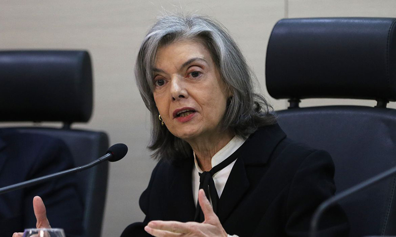 Cármen Lúcia envia processos de Bolsonaro para Justiça do Distrito Federal