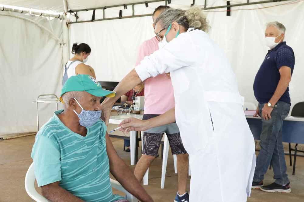 De maio a junho, mais de 100 mil pessoas imunizadas em ações itinerantes