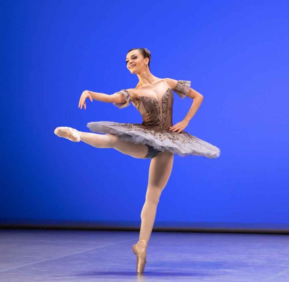 Goiás: Bailarina da EFG ganha prêmio na maior competição mundial
