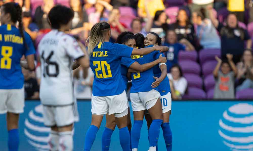 Marta desequilibra e Brasil derrota Japão em amistoso
