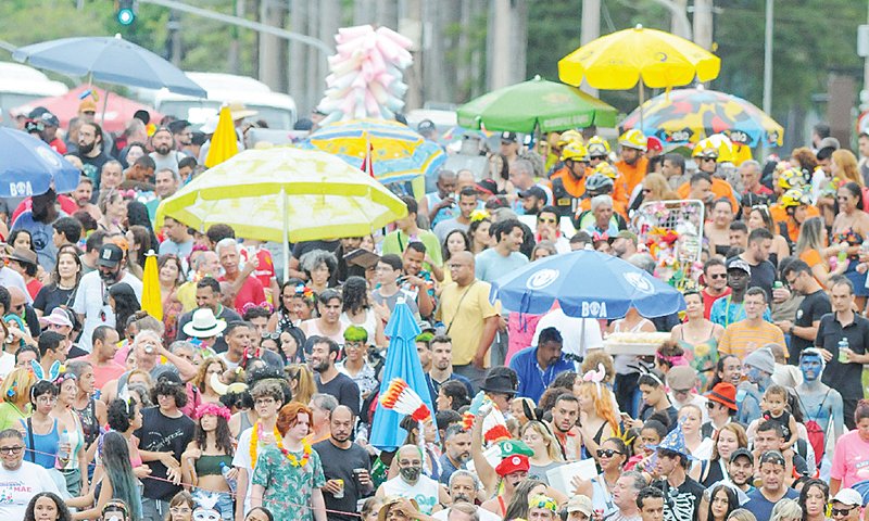 Confira o que abre e o que fecha no feriado de Carnaval