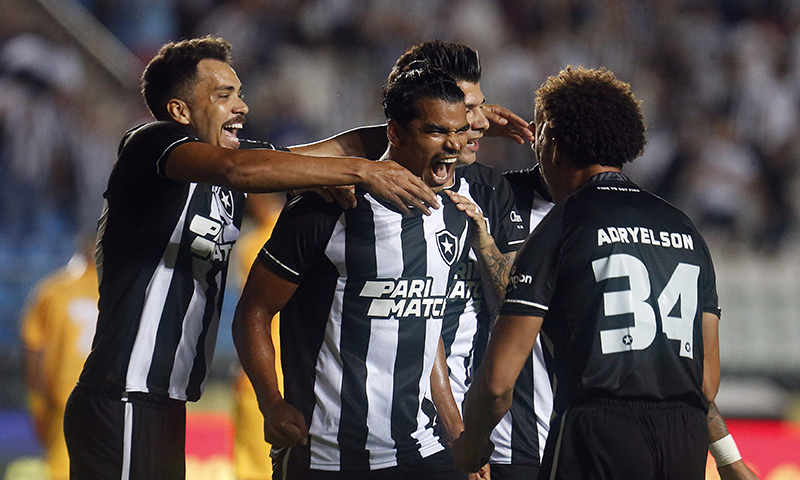 Com show de Tiquinho, Botafogo faz 7 a 1 para seguir na Copa do Brasil
