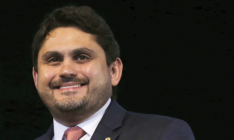 Após encontro com Lula, Juscelino Filho segue no governo