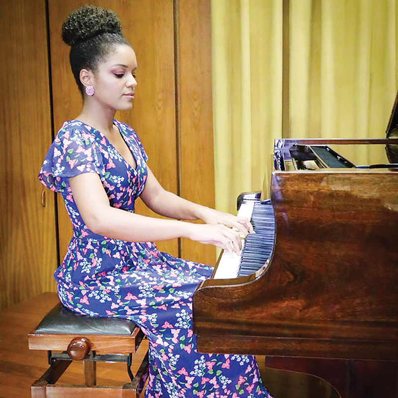 A pianista Ana Ferreira estreita laços com a Embaixada de Portugal