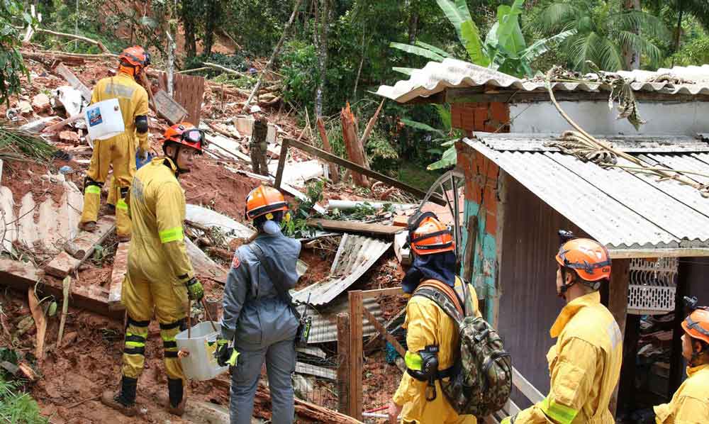 Chuvas ainda provocam deslizamentos e alagamentos em São Sebastião