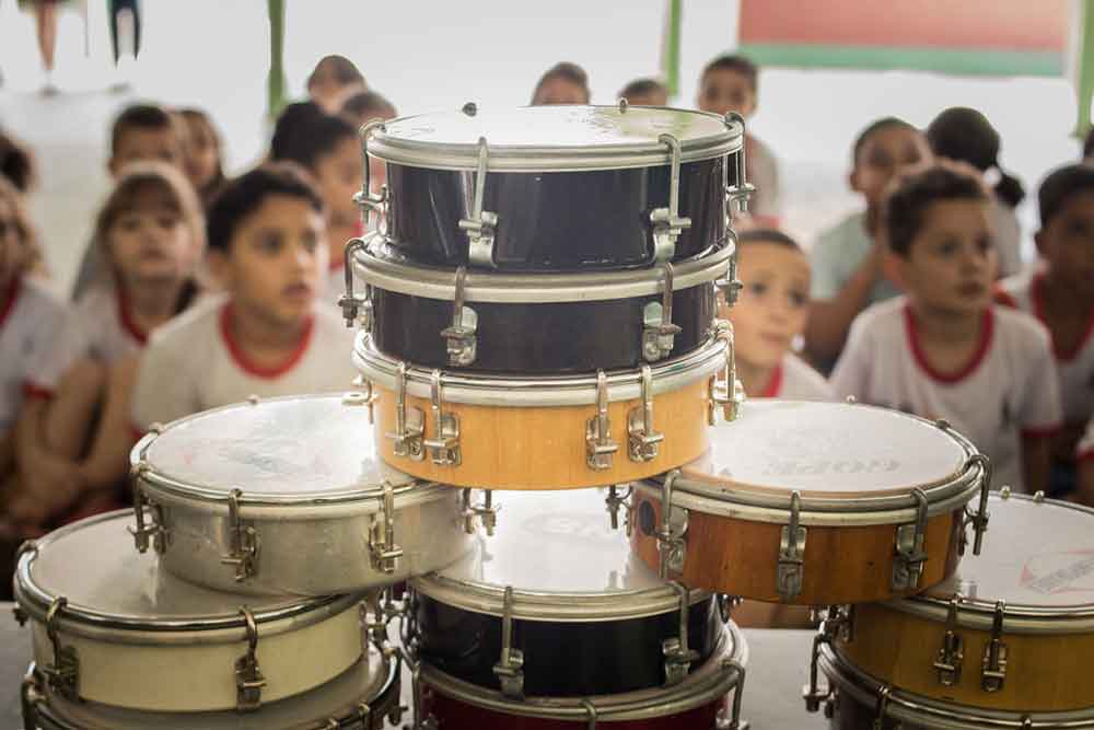 Projeto leva oficinas de dança e percussão a 6 mil alunos da rede pública