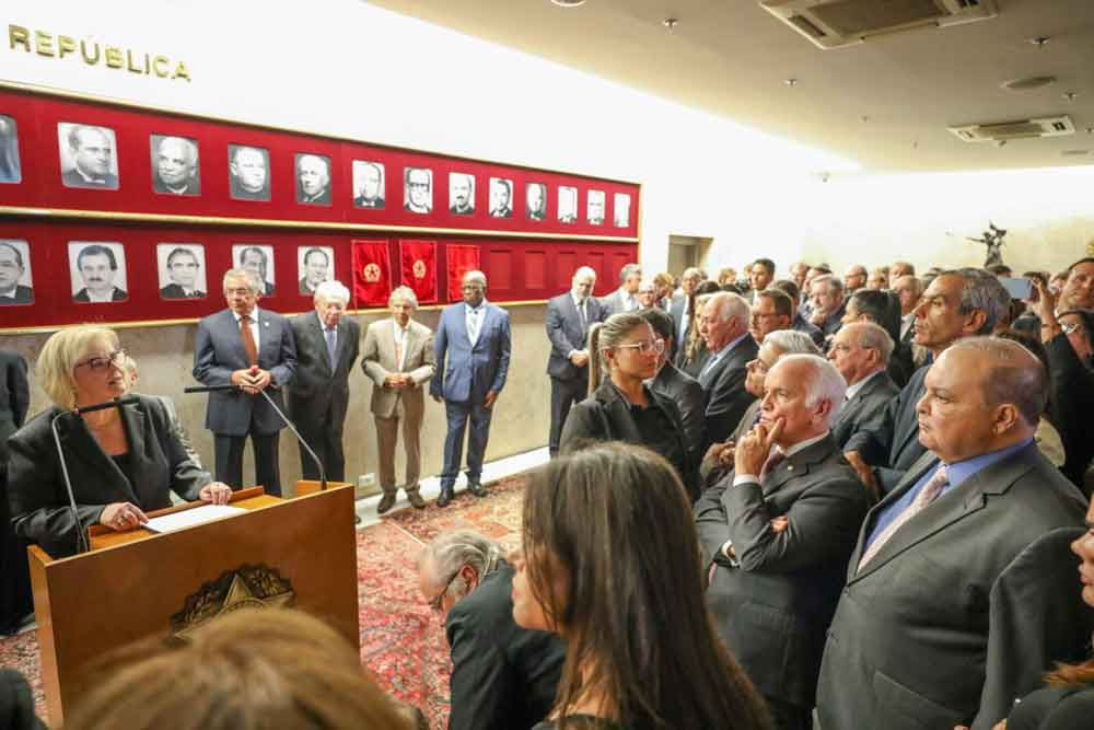 Governador comparece a aposição dos retratos de ex-presidentes do STF