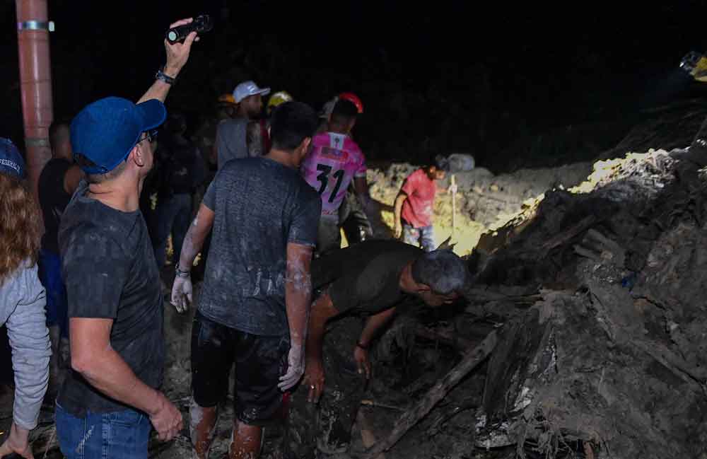 Deslizamento de terra mata 8 em Manus; 4 são crianças