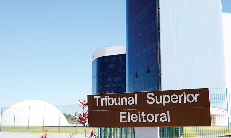 TSE começa sessão que pode levar à inelegibilidade de Bolsonaro