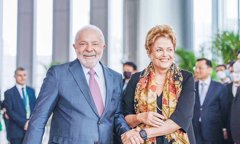 Lula destaca viés social do Banco do Brics em posse de Dilma Rousseff