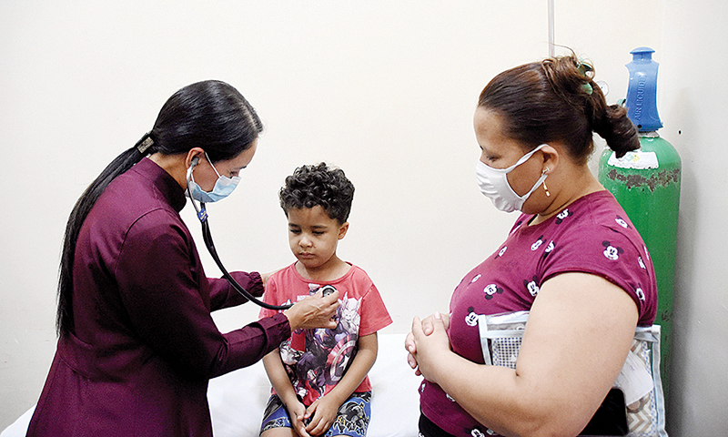 Riscos dos pneumococos para crianças e adultos vão além de pneumonias