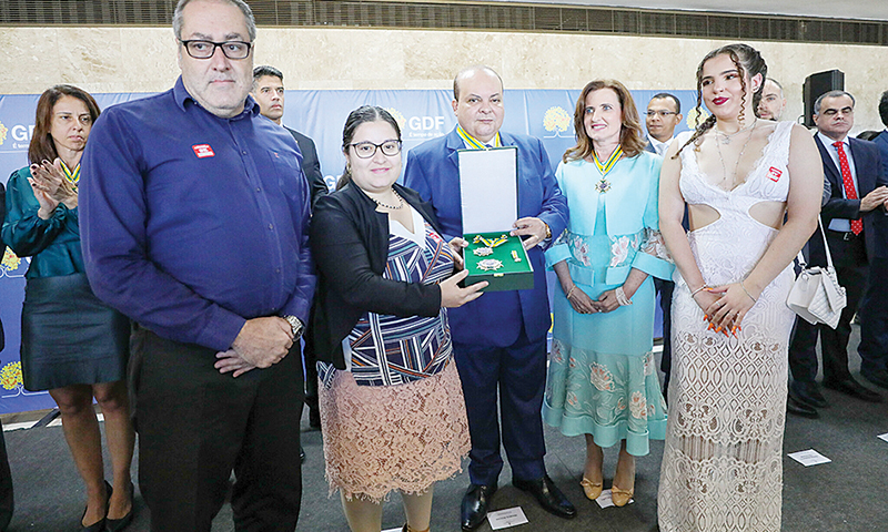 Autoridades são agraciadas com Medalha Mérito da PGDF