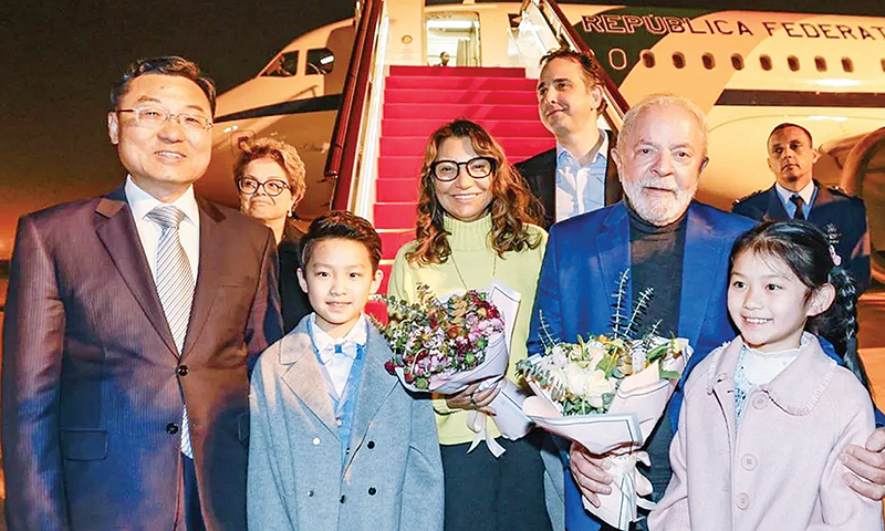 Lula chega a Xangai, primeira parada da visita à China