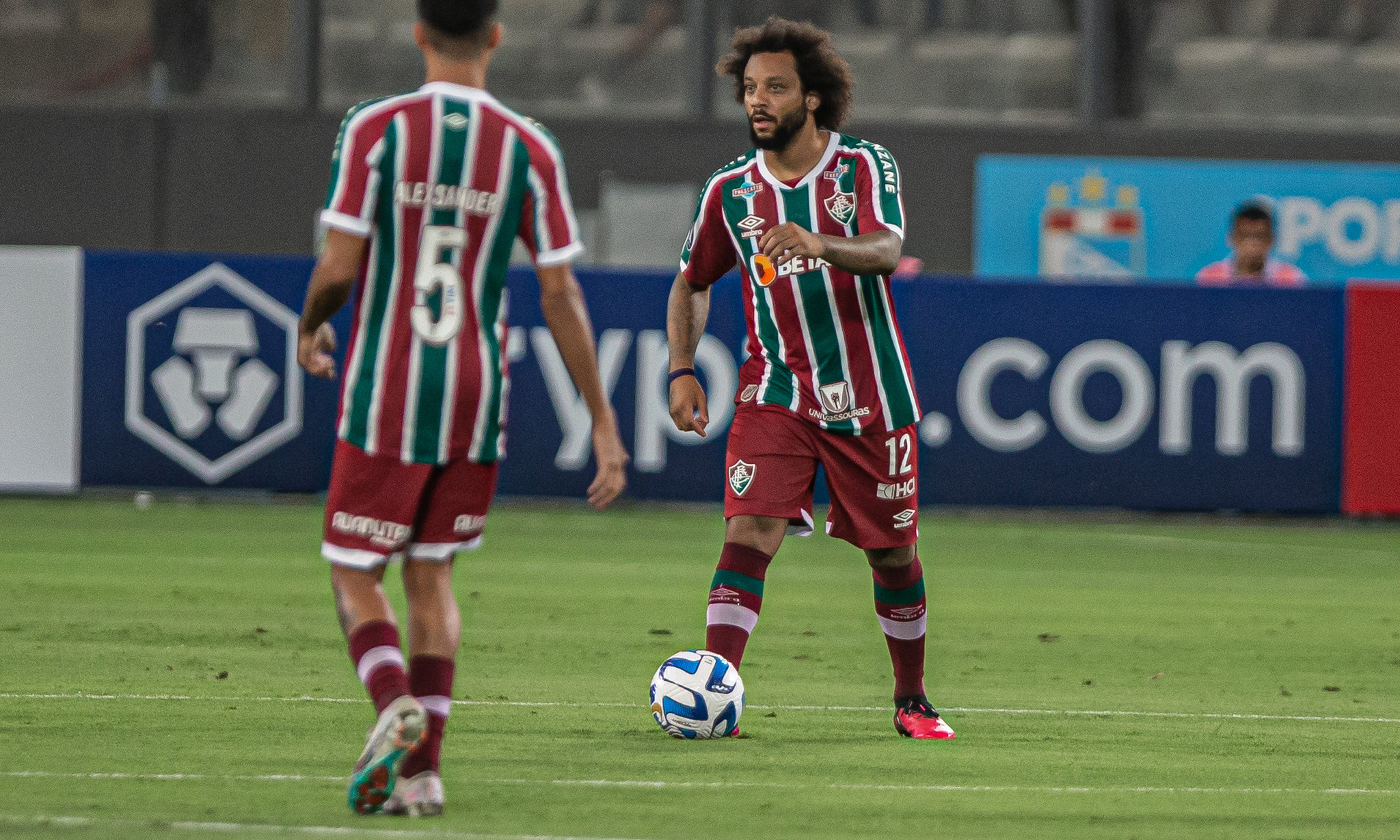 Fluminense inicia Libertadores com vitória sobre o Sporting Cristal