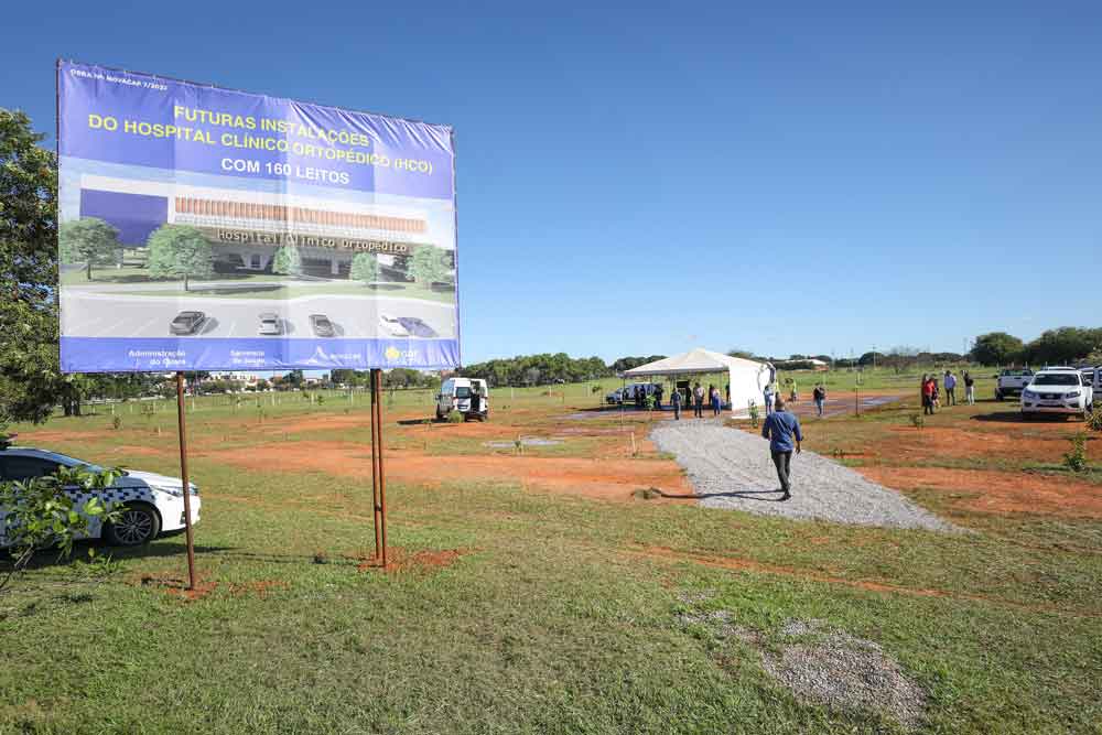 Ibaneis Rocha visita terreno do futuro Hospital Clínico Ortopédico do Guará