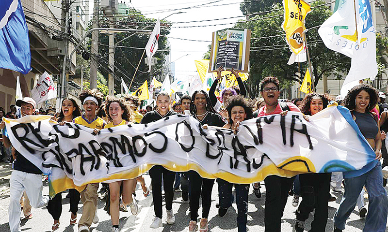 Com novo modelo, desigualdades são ampliadas, dizem educadores