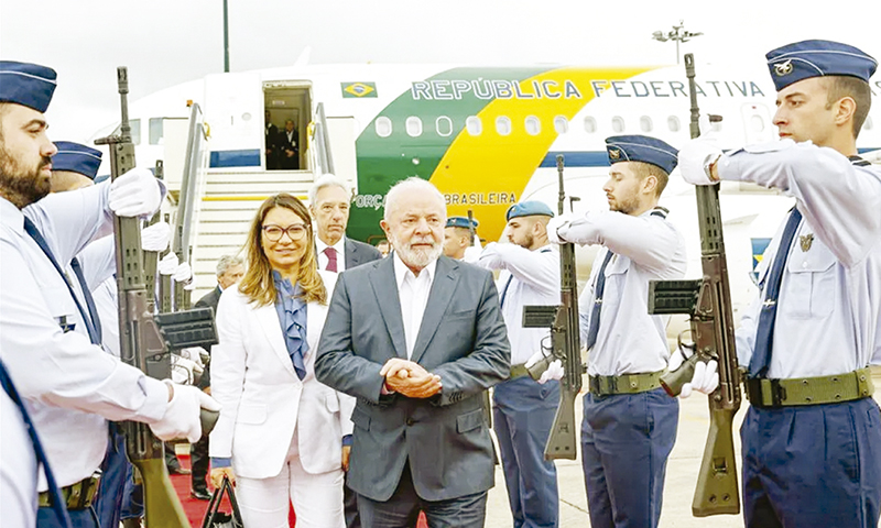 Lula desembarca em Portugal em 1ª viagem à Europa no 3º mandato