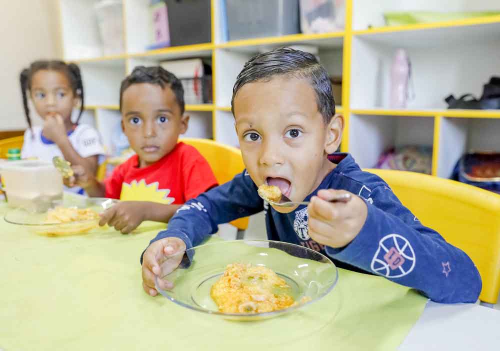 Merenda escolar garante mais que alimentação saudável para crianças do DF