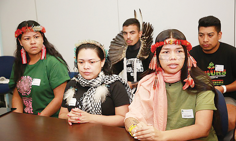 MEC assina compromisso com estudantes indígenas