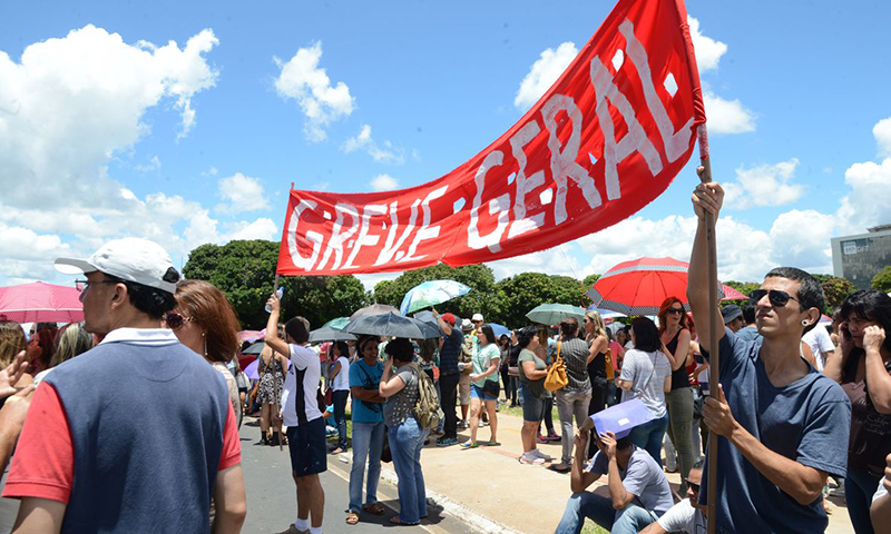 Professores das universidades federais decidem encerrar greve em todo o país