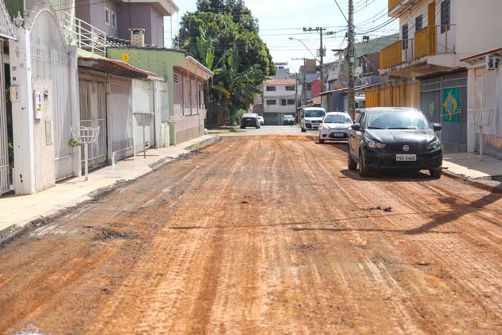 QE 40 do Guará recebe 700 toneladas de massa para recapear asfalto