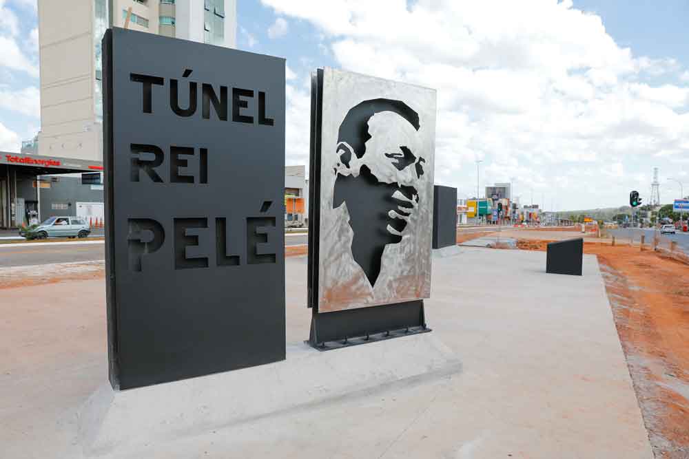 Memorial do Túnel Rei Pelé celebra o jogador e os trabalhadores da obra