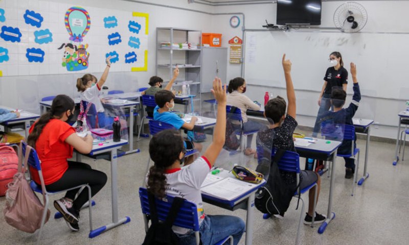 Alunos do Ensino Fundamental atuam com temas do mundo globalizado