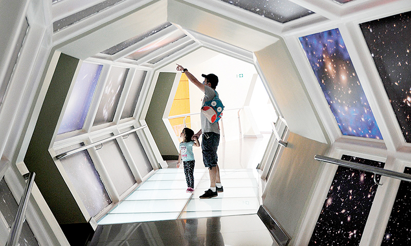 Espaço oferece exibições de filmes e projeções sobre astronomia
